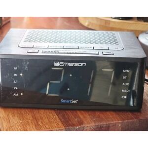 Emerson‎ SmartSet Dual Alarm Clock Radio with AM/FM Radio, Dimmer, Sleep Timer